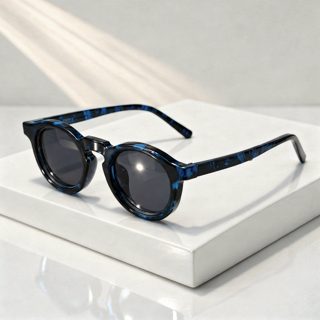 Black Frame / Dark Grey Lens